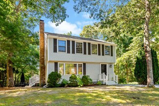 38 Highland Ave E, Falmouth, MA 02556
