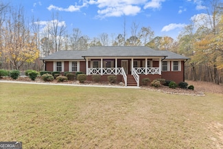 352 Lakeshore Dr, Jefferson, GA 30549