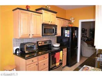 327 S Cherry St Unit 327, Kernersville, NC 27284