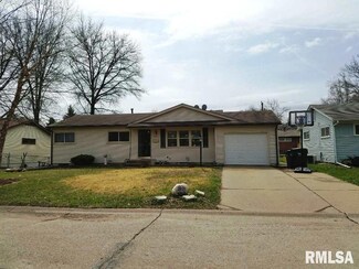 2015 Edgewood Dr, Bettendorf, IA 52722