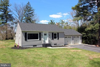 234 School House Rd, Lancaster, PA 17603