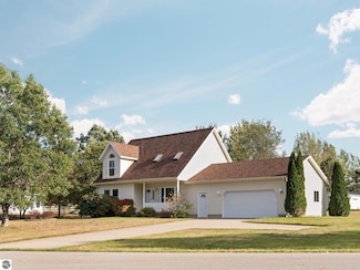 9444 Windsong Ln, Cadillac, MI 49601
