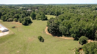7950 Waldrip Rd, Gainesville, GA 30506