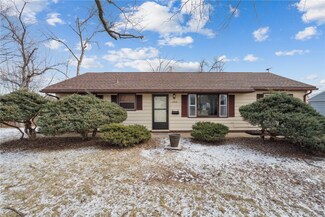 3706 Oakland Rd NE, Cedar Rapids, IA 52402
