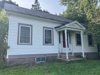 56 S Pleasant St, Bradford, VT 05033