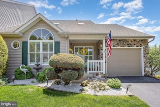 29 Knollwood Rd, Millersville, PA 17551
