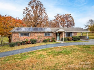 605 Dana Rd, Hendersonville, NC 28792