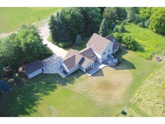 3674 Labore Rd, Saint Paul, MN 55110