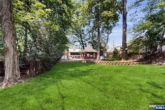 102 Overlook Ave, North Haledon, NJ 07508
