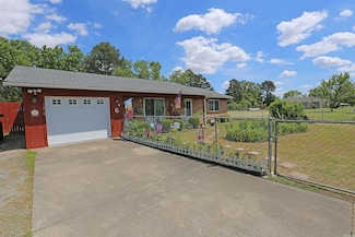 1210 Privett Park Dr, Lonoke, AR 72086