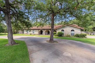 101 Sand Oak Dr, Rockdale, TX 76567