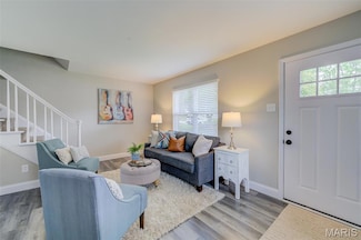 1013 Pine St, Saint Charles, MO 63301