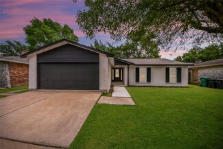 10415 Towne Oak Ln, Sugar Land, TX 77498