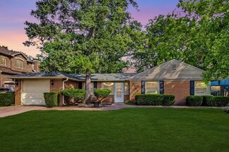 2392 Manor Ln, Park Ridge, IL 60068