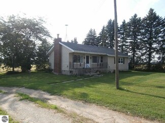 10423 N Jerome Rd, Saint Louis, MI 48880