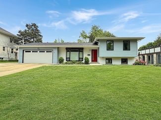 389 Forest Ave, Glen Ellyn, IL 60137