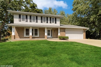 9759 Elmcrest Dr, Clive, IA 50325