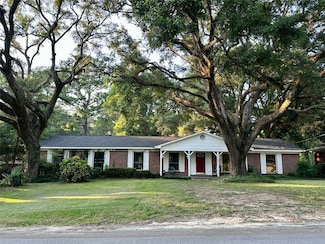 322 Thunderbird Dr, Satsuma, AL 36572