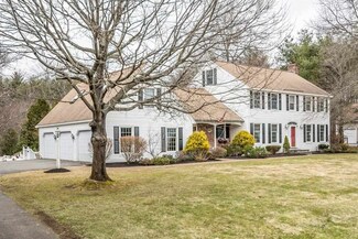 215 Oak Ridge Rd, Plaistow, NH 03865