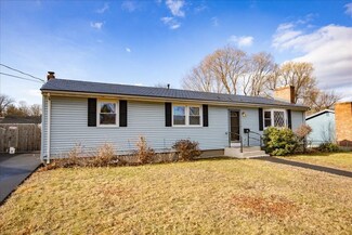 17 Grosvenor St, Ayer, MA 01432
