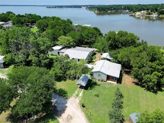 302 Collum Dr, Bridgeport, TX 76426