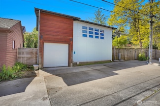 1028 E Shelby St, Seattle, WA 98102