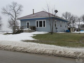 212 E Main St, Pulaski, IA 52584
