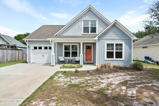 114 NW 11th St, Oak Island, NC 28465