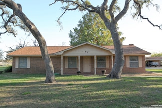 61 Pulliam Dr, Pleasanton, TX 78064