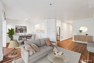 1425 Dexter Ave N Unit 611, Seattle, WA 98109