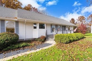 9721 Klais Rd, Clarkston, MI 48348