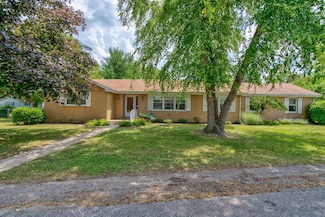 606 Dogwood Dr, Arcola, IL 61910