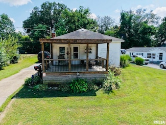 1104 W Webster St, Benton, IL 62812