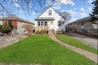 135 Casper St, Valley Stream, NY 11580