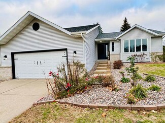1037 Oak Forest Dr, Onalaska, WI 54650