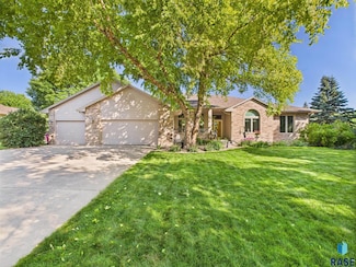 6908 W Stoney Creek St, Sioux Falls, SD 57106