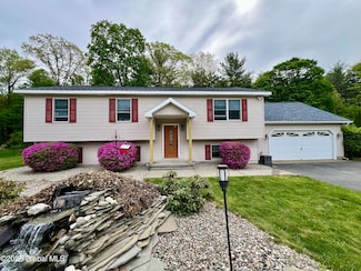 25 Hilton Dr, South Glens Falls, NY 12803