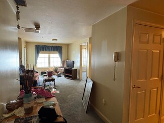 2 Crestview Cir Unit 77, Londonderry, NH 03053