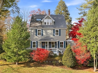 32 Donizetti St, Wellesley, MA 02482