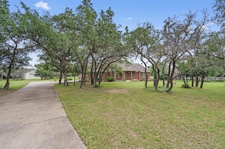172 Thoroughbred Trace, Liberty Hill, TX 78642