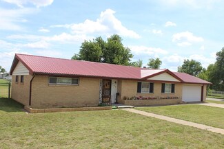 430 W Fourth St, Vici, OK 73859
