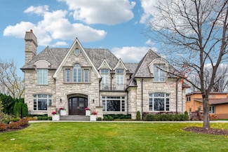 28 Sheffield Ln, Oak Brook, IL 60523