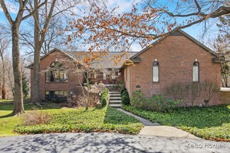 5760 Forest Glen Dr SE, Ada, MI 49301