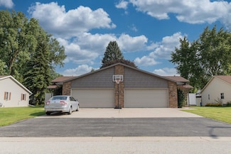 2748 W Parkmoor Ct, Appleton, WI 54914