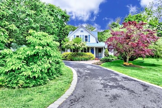 131 Lincoln Ave, Sayville, NY 11782