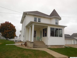 204 2nd St W, Worthington, IA 52078