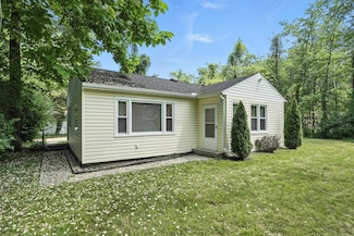 1121 Westwood Dr, Lowell, IN 46356