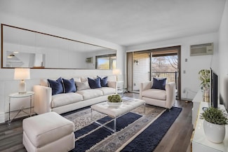 10720 Rockford Rd Unit 215, Plymouth, MN 55442