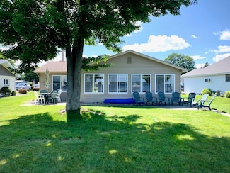114 Canal Dr, Prudenville, MI 48651