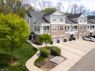 302 Waterview Ct, Cedar Knolls, NJ 07927